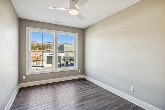 Building Photo - 120 N Main St