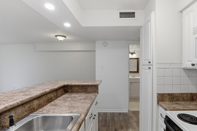 Building Photo - 6734 Quail Hollow Ct