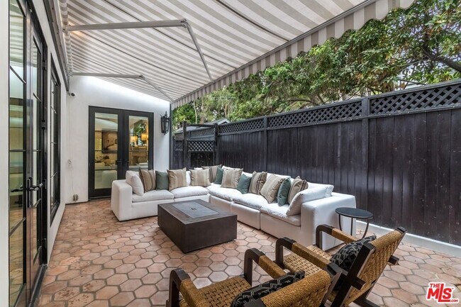 Building Photo - 820 N Vista St