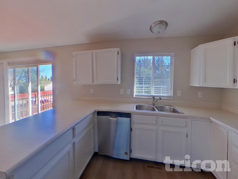 Building Photo - 308 N 46th Ave