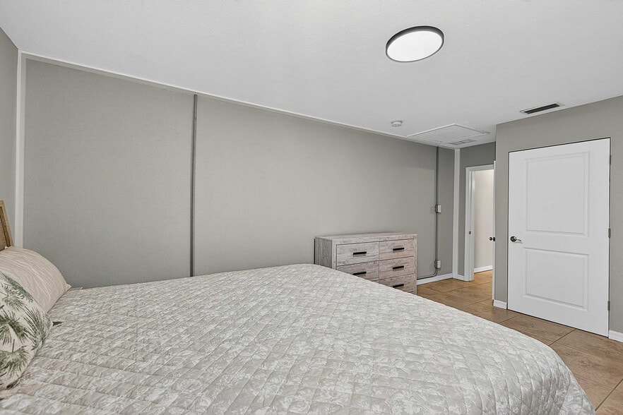 Building Photo - 324 Avenida Madera