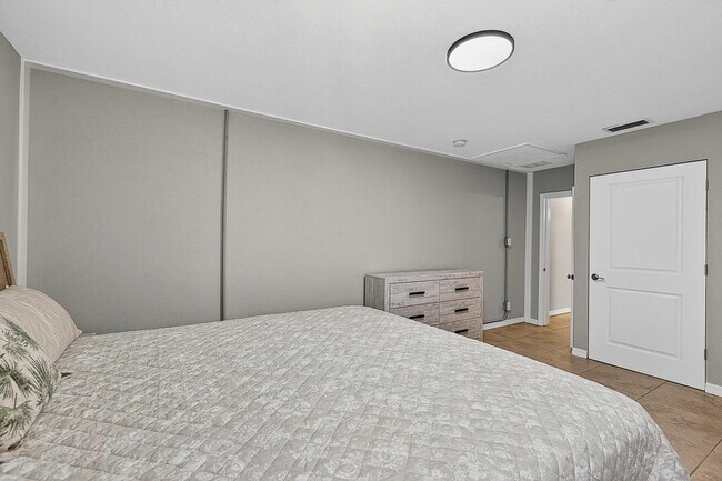 Building Photo - 324 Avenida Madera