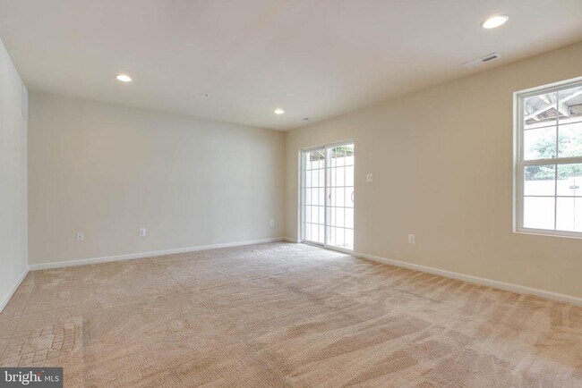 Building Photo - 1022 Linden Dr