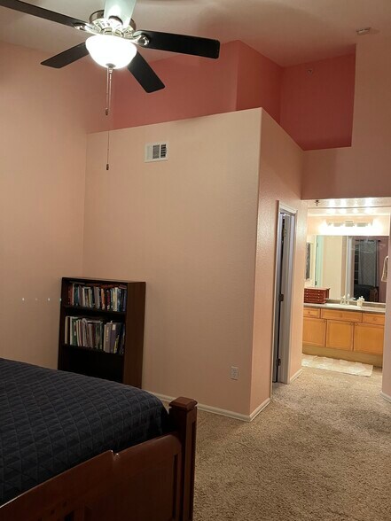Building Photo - 8400 S Upham Way