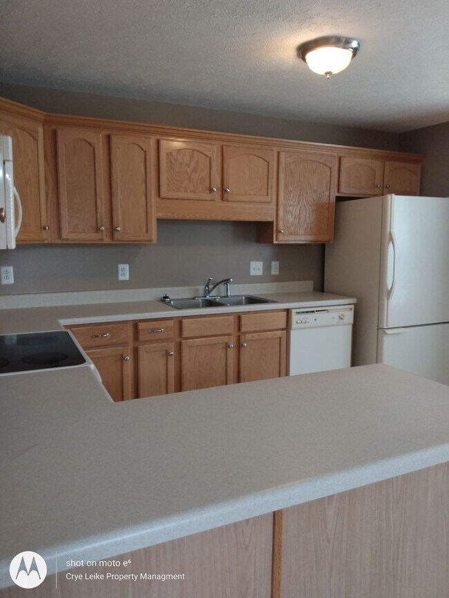 Building Photo - Lovely 3 bedroom home with bonus in a grea...
