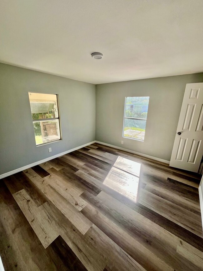 Building Photo - Recently Remodeled 3BR/2BA Port Richey Mobile Home! No Application Fee!