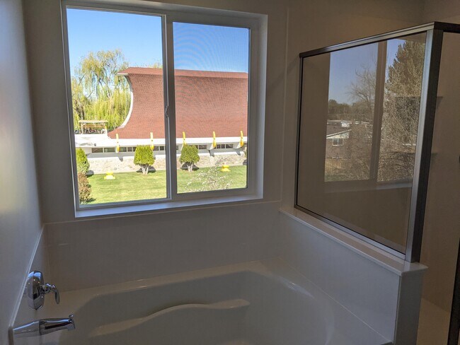 Building Photo - 754 E 950 N