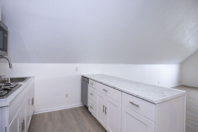 Building Photo - 2119 Lewis Dr