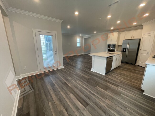 Building Photo - Amazing 4 Bedroom, 2.5 Bathroom Home with ...