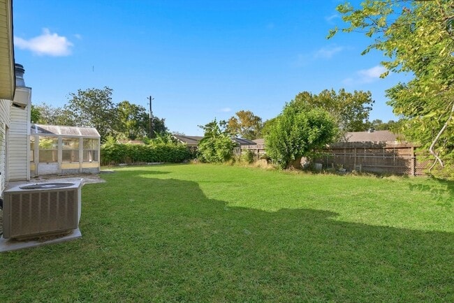 Building Photo - 7138 Mobud Dr