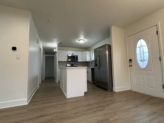 Building Photo - 2407 Duportail St