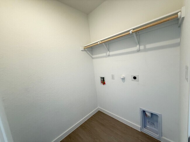 Building Photo - Brand New Lennar Home | 4 Bed | 3.5 Bath |...