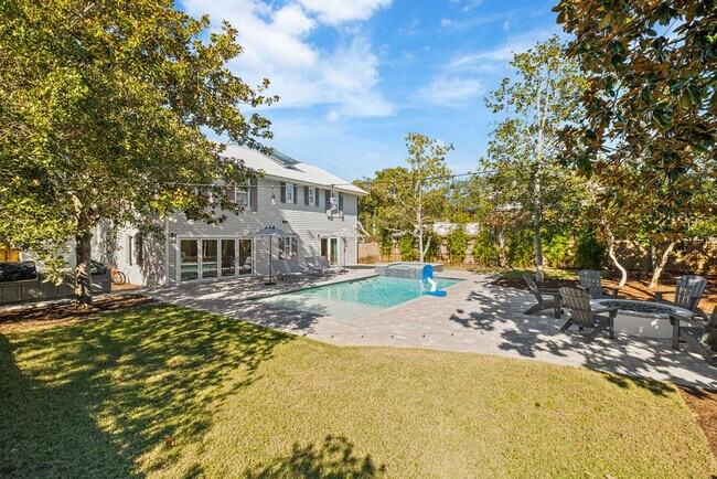 Building Photo - 383 Lakeview Dr