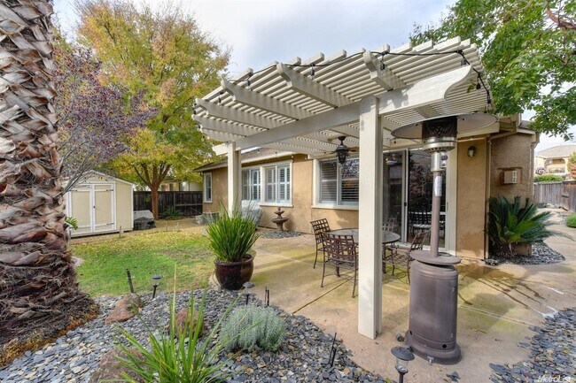 Building Photo - Immaculate Single-Story Home- in Roseville...