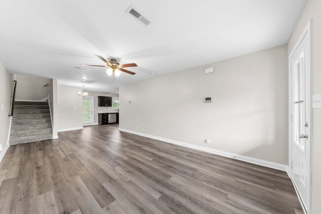 Building Photo - Beautiful Home!