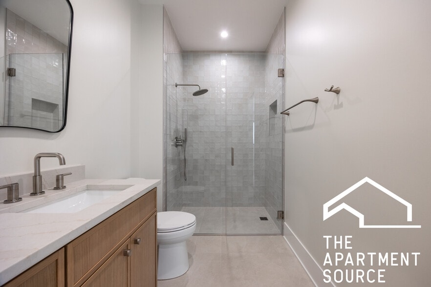 Building Photo - 1624 W Grand Ave