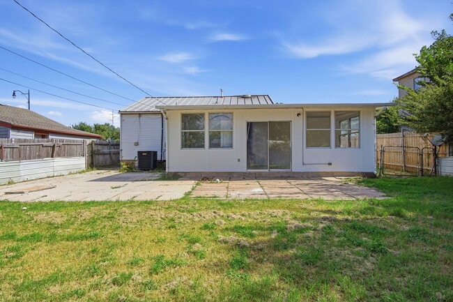 Building Photo - 549 E Ercoupe Dr