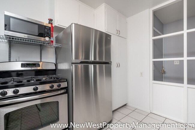 Building Photo - Charming Golden Hill 1-Bedroom, Available Now!