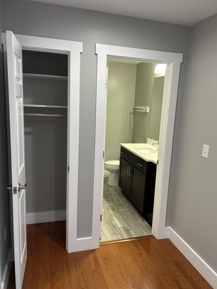 Building Photo - 2611 Lakevilla Dr