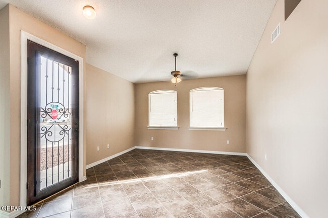 Building Photo - 228 Flor Scabiosa Dr