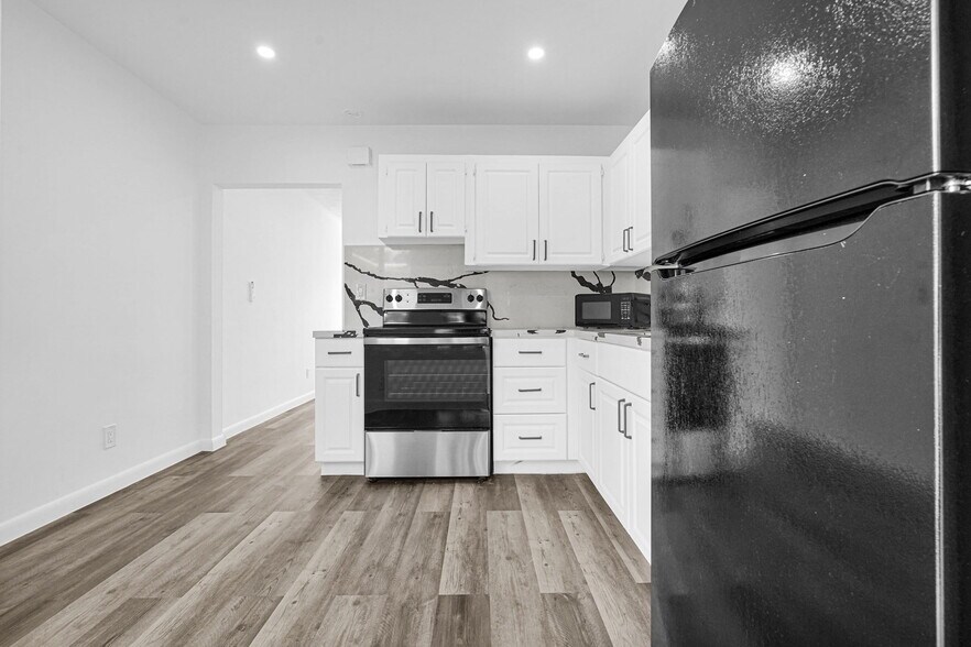 Building Photo - 2212 Roosevelt St