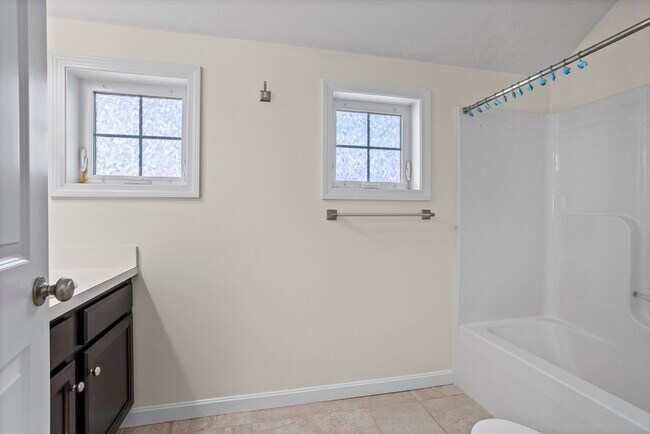 Building Photo - 4 Boxwood Dr