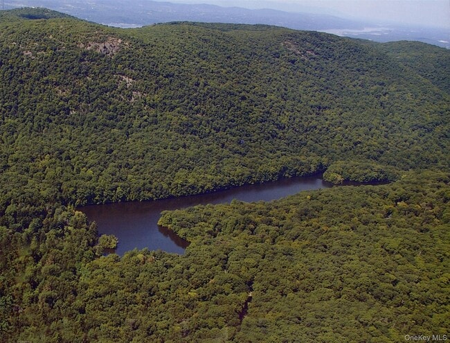 Building Photo - 77 Lake Dr