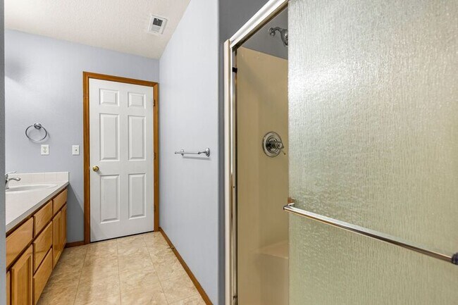 Building Photo - 18438 SE Stephens St