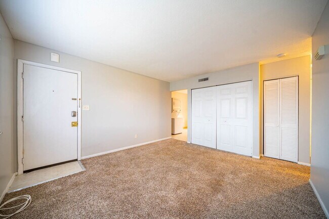 Building Photo - 311 E Jenkins Ave