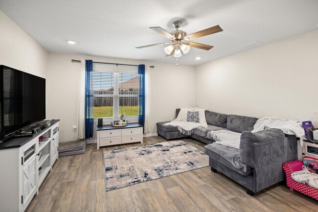 Building Photo - 1016 Limpkin St