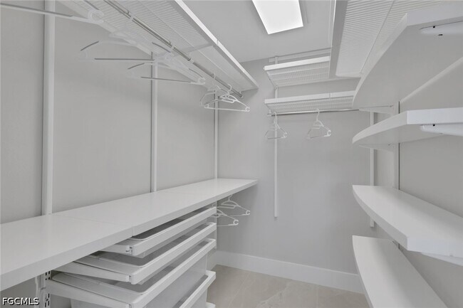 Building Photo - 9 High Point Cir N