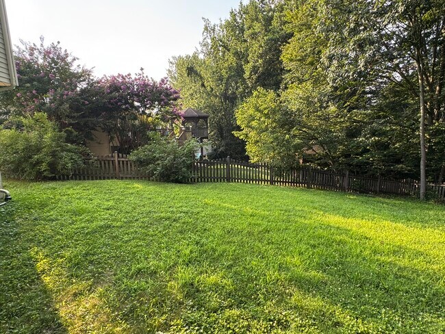 Building Photo - 3212 Manitoba Dr