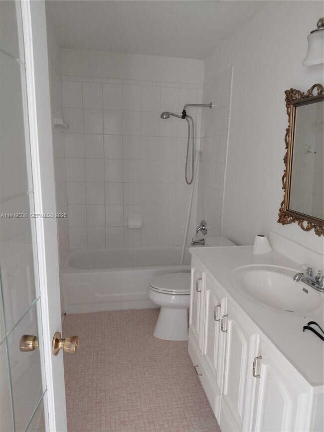 Building Photo - 731 Hummingbird Way