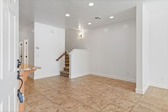 Building Photo - 3 bedroom, 2.5 bathroom St. George Home