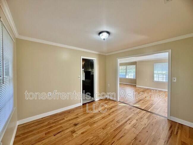 Building Photo - 161 Dogwood Dr