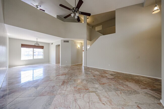 Building Photo - Stunning 3 bedroom, 2.5 bathroom Gold Cour...