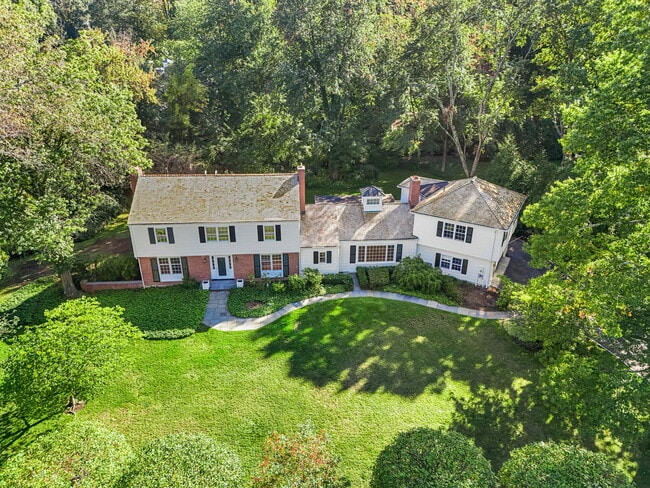 Building Photo - 18 Echo Ln