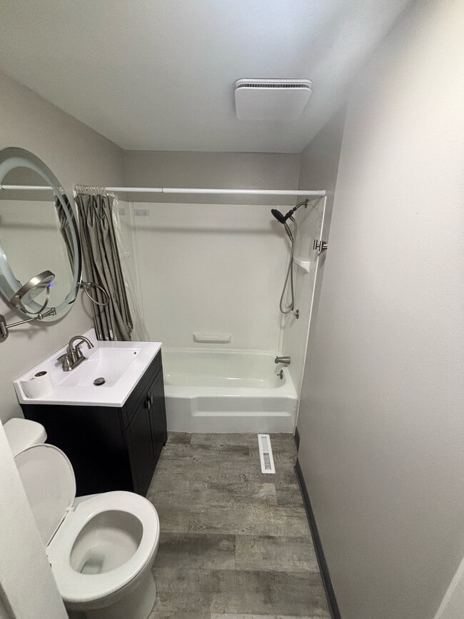 Building Photo - 620 Hemenway Pl