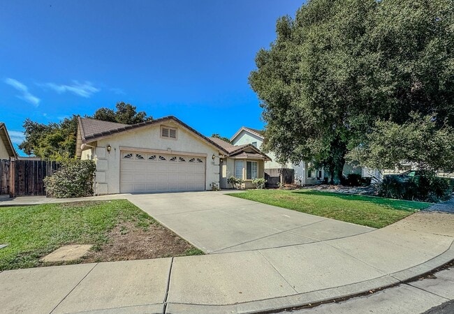 Building Photo - Lovely 3 Bedroom Home!