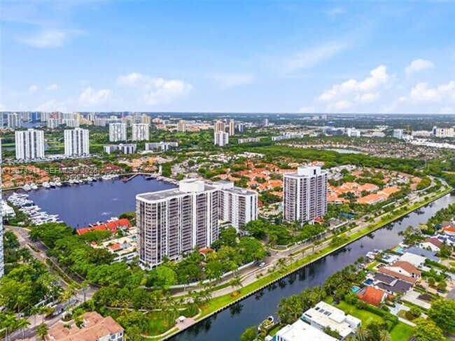 Building Photo - 3610 Yacht Club Dr