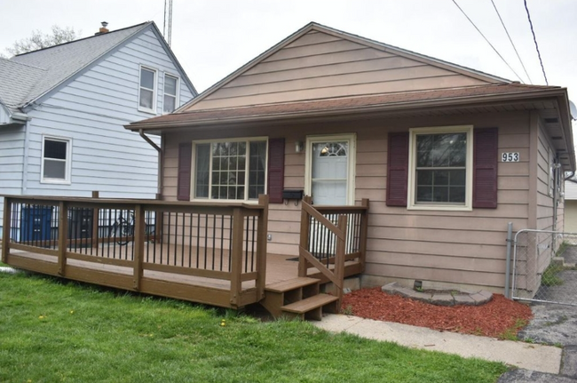 Building Photo - 953 Fries Ave
