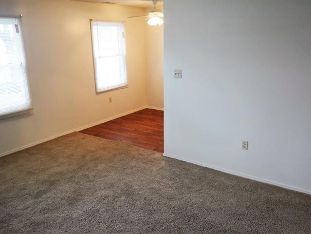 Building Photo - Ivy Green Commons, LLC