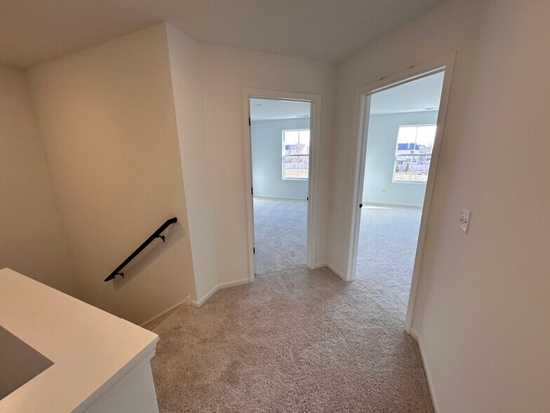 Building Photo - 14353 S Charlton Pl