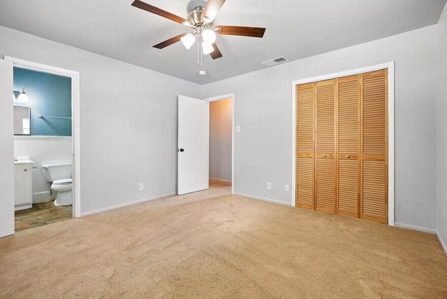 Building Photo - 2349 Marsalis Dr