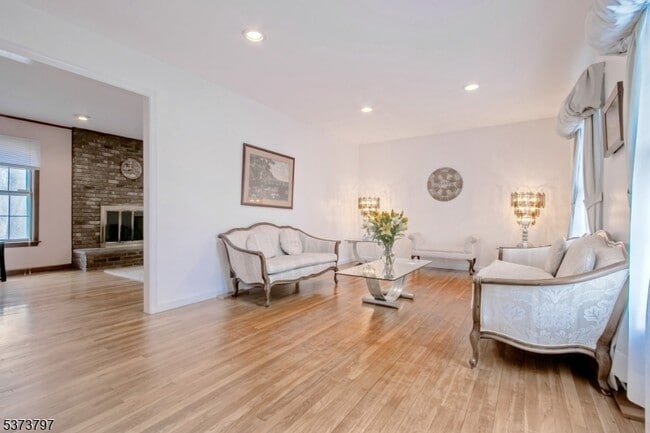 Building Photo - 619 Osio Ln