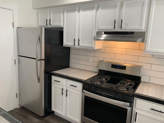 Building Photo - Updated 3 Bedroom Home Near Barkley Village