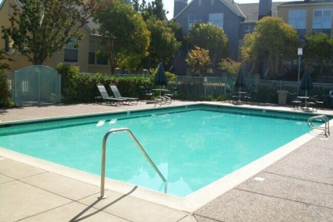 Building Photo - Nor Cal Realty Inc, 3 bedroom 3 bath townhouse with 2 car garage