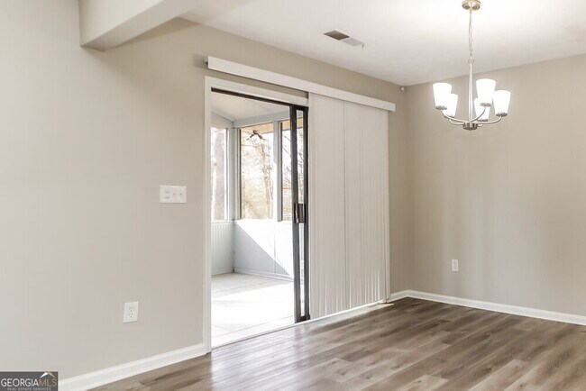 Building Photo - 4795 Jamerson Forest Cir