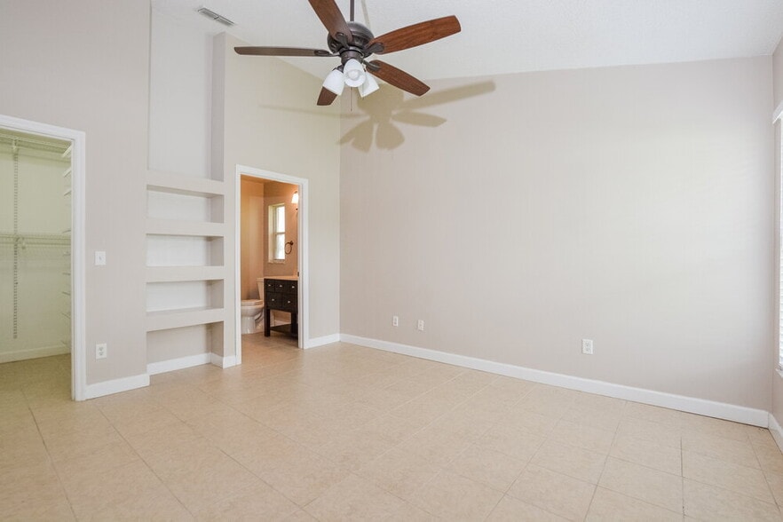 Building Photo - 1306 Silverthorn Dr