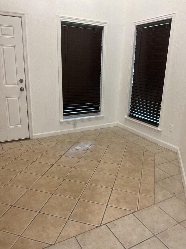 Building Photo - 15642 Scenic Haven Dr